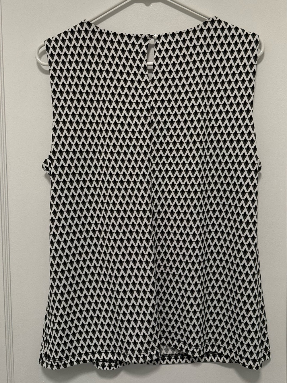 NWT Calvin Klein Geometric Pleated Neck Sleeveless Blouse XL - Picture 3 of 10
